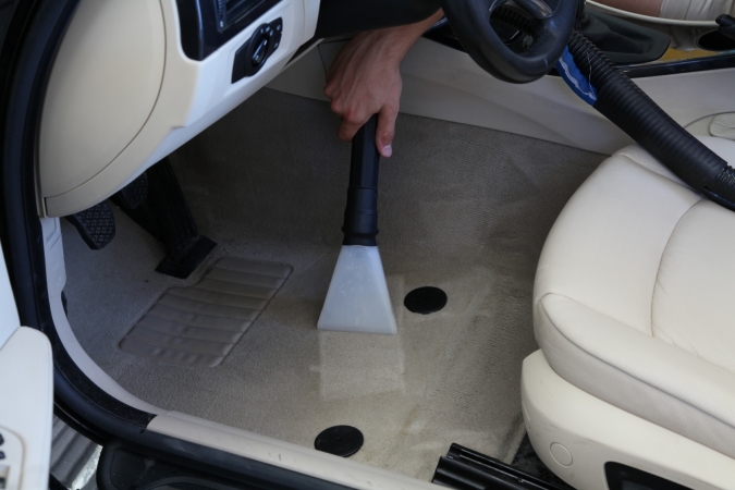 Как почистить ковролин в машине?