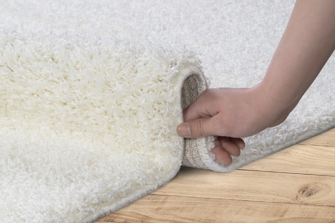 Почему чистить натуральные ковры самому опасно